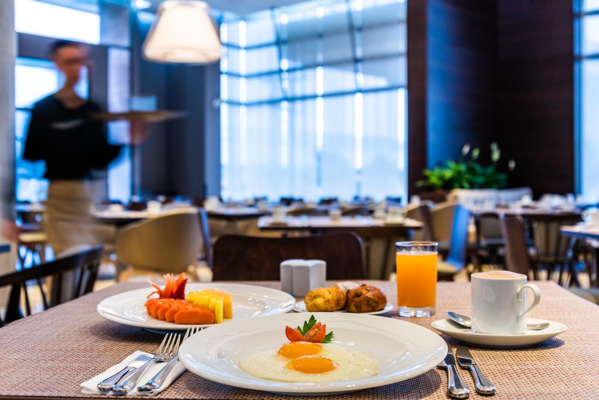 ホテル Hilton Doubletree Bogota Salitre Ar エクステリア 写真 A continental breakfast
