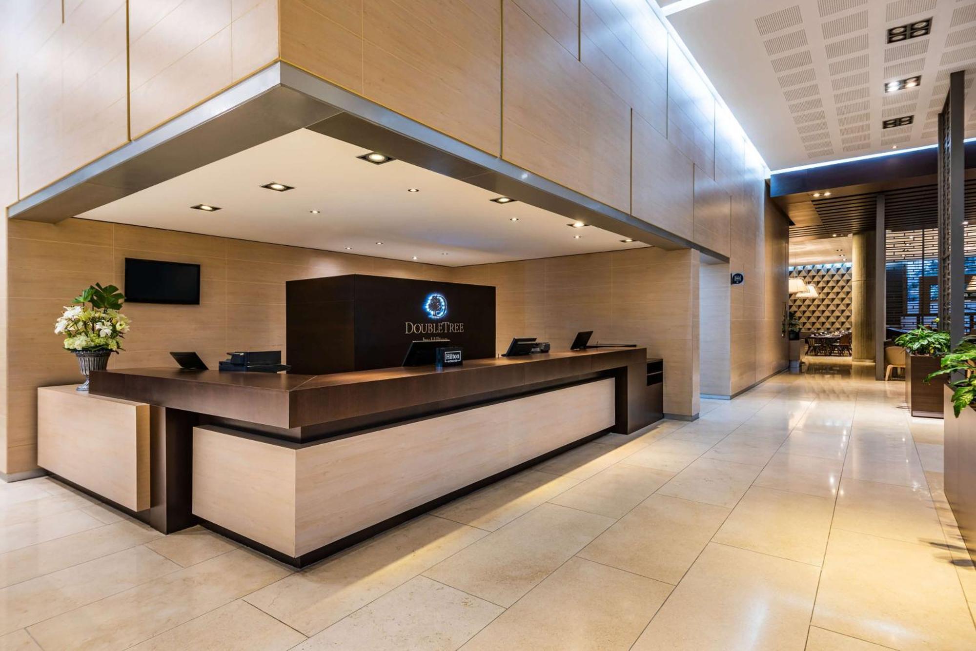 ホテル Hilton Doubletree Bogota Salitre Ar エクステリア 写真 Reception desk at the hotel