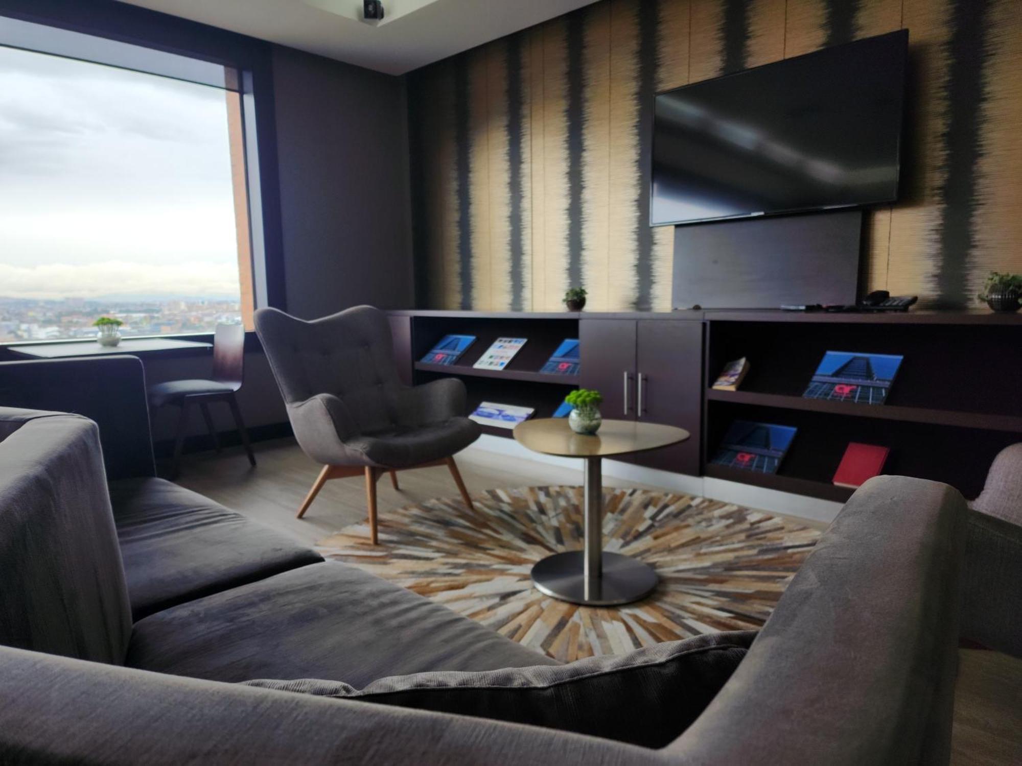 ホテル Hilton Doubletree Bogota Salitre Ar エクステリア 写真 The lounge at the airport
